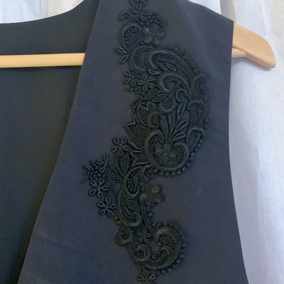 Laura M women’s vest with Angel Lace embellishments Black size Medium - Picture 4 of 7